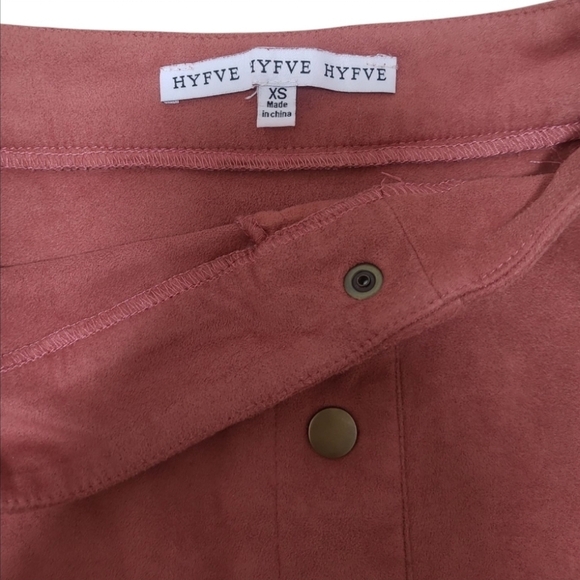 HYFVE A-Line Faux Suede Decorative Snap Side Zip Mini Skirt Size Extra Small - Picture 6 of 10